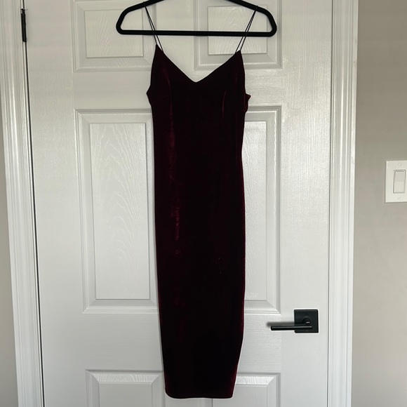 Dresses & Skirts - Midi Fitted Burgundy Velvet Dress